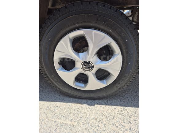 Sahibinden Mazda E 2200 Kasa lı MAZDA  E 2200 modelidir  Araç cift Tekerdir  2007 Trafik cikisli .120.000 nk Kalan  12/15/18/24 vade Takas olur