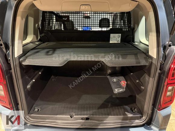 KANDİLLİ MOTORS'DAN 2024 OPEL COMBO ULTİMATE CAM TAVAN *HATASIZ*