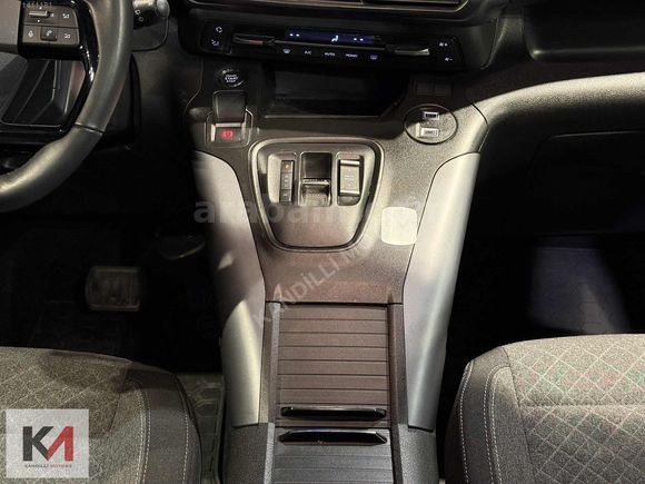 KANDİLLİ MOTORS'DAN 2024 OPEL COMBO ULTİMATE CAM TAVAN *HATASIZ*