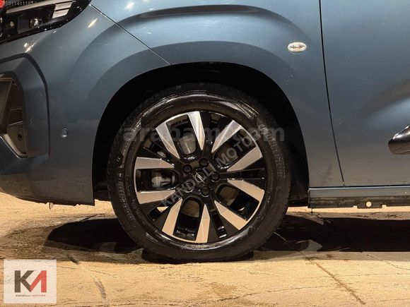 KANDİLLİ MOTORS'DAN 2024 OPEL COMBO ULTİMATE CAM TAVAN *HATASIZ*