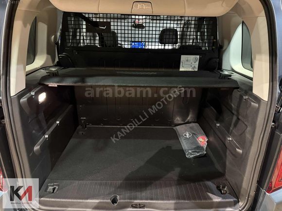 KANDİLLİ MOTORS'DAN 2024 OPEL COMBO ULTİMATE CAM TAVAN *HATASIZ*