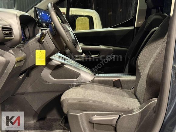 KANDİLLİ MOTORS'DAN 2024 OPEL COMBO ULTİMATE CAM TAVAN *HATASIZ*