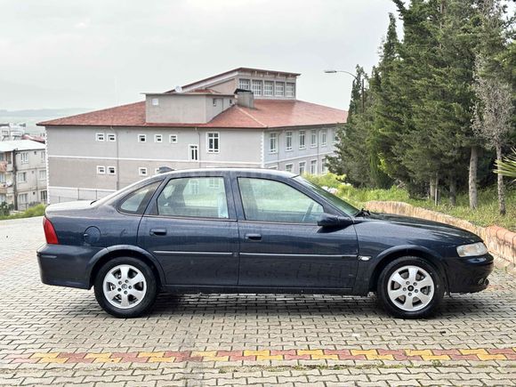 1.6 ELEGANCE İÇİ BEJ DİJİTAL KLİMA