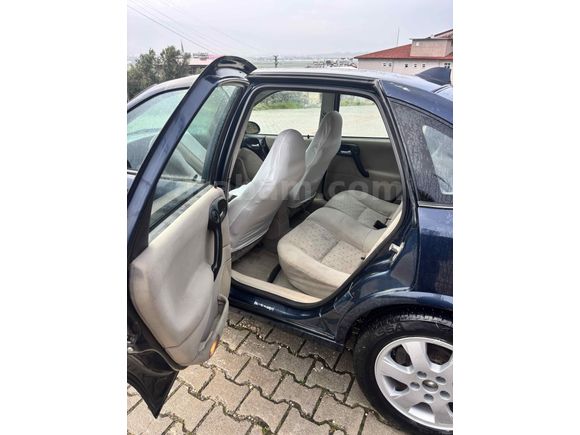 1.6 ELEGANCE İÇİ BEJ DİJİTAL KLİMA