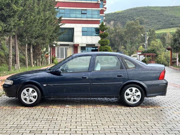 1.6 ELEGANCE İÇİ BEJ DİJİTAL KLİMA