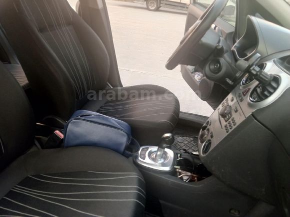 Bayan Öğretmenden Opel Corsa 1.2 Enjoy 2009 Model