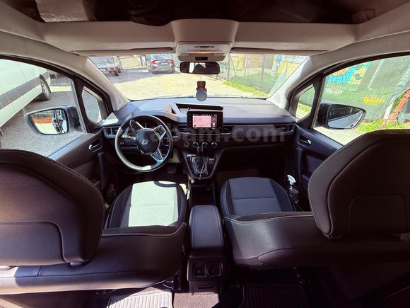 Sahibinden Renault Kangoo Multix 1.5 BluedCi Iconic 2025 Model