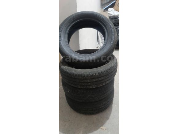 Temiz  az kullanılmış lastik