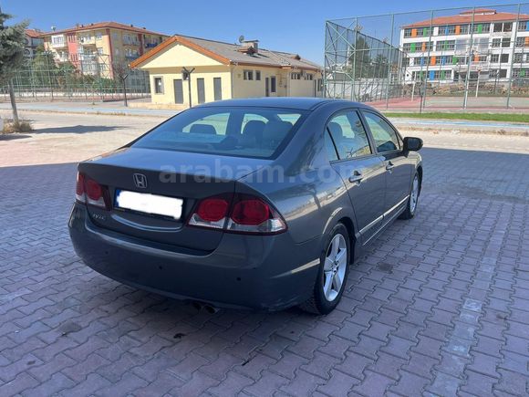 Sahibinden ful servis bakımlı Honda Civic 1.6 Premium 2010 Model