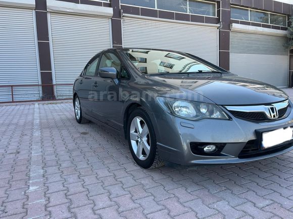 Sahibinden ful servis bakımlı Honda Civic 1.6 Premium 2010 Model