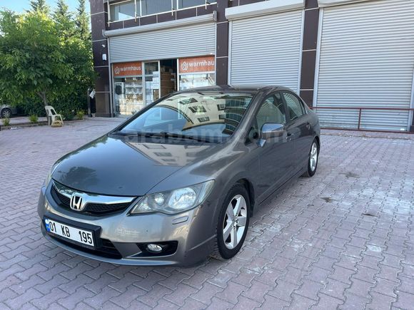 Sahibinden ful servis bakımlı Honda Civic 1.6 Premium 2010 Model