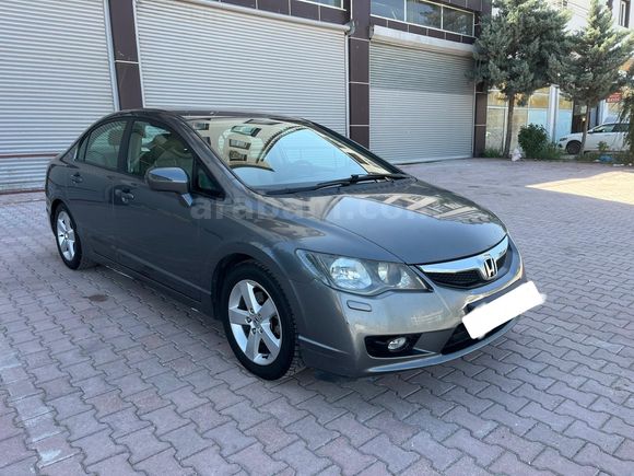 Sahibinden ful servis bakımlı Honda Civic 1.6 Premium 2010 Model
