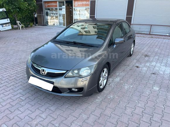 Sahibinden ful servis bakımlı Honda Civic 1.6 Premium 2010 Model