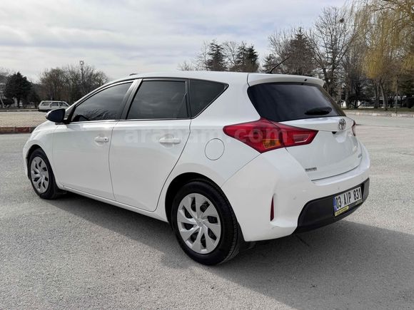 Sahibinden Toyota Auris 1.33 Life 2014 Model 