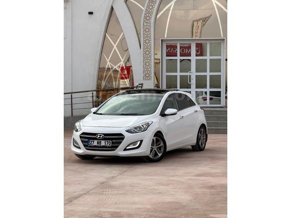 Sahibinden Hyundai i30 1.6 GDi Style 2015 Model  82.300 km Beyaz