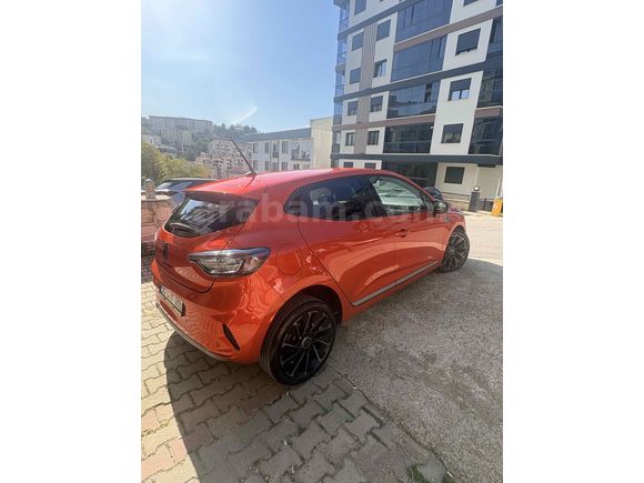 Sahibinden Renault Clio 1.0 TCe Techno Esprit Alpine 2024 Model  18000 km Turuncu