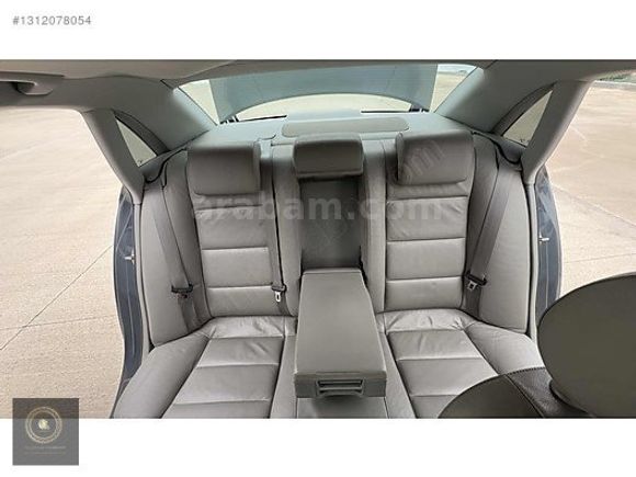 DÜŞÜK KM SINIF AUDİ A4 MÜKEMMEL KONDİSYONDA 3 PARÇA BOYALI