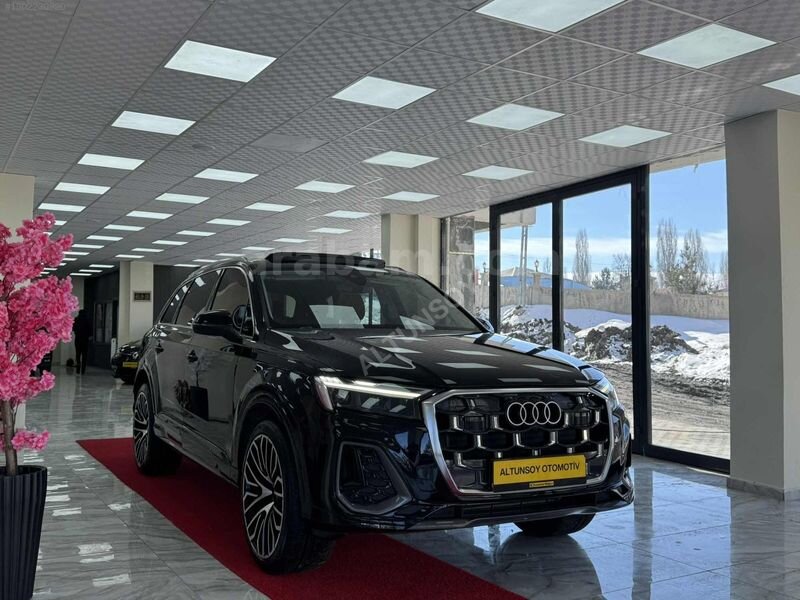 AUDI Q7 45 TFSI 7 KİŞİLİK İÇİ TABA 2024 MODEL HATASIZ BOYASIZ