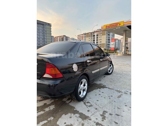 Sahibinden Ford Focus 1.6 Ghia 2001 Model 