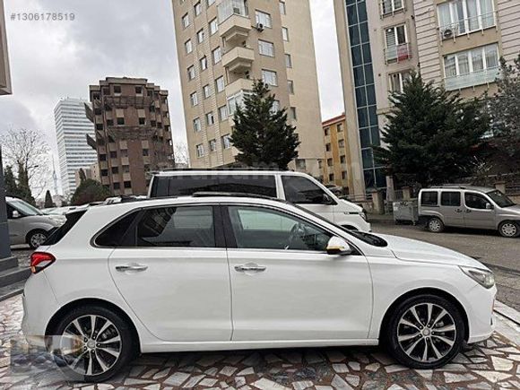 2017 İ30 1.6 CRDI ELİTE PLUS DCT CAM TAVAN 0.99 KREDİ