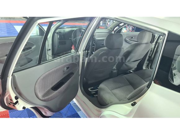HAN MOTORS' DAN 2003 DEĞİŞENSİZ KİA RİO