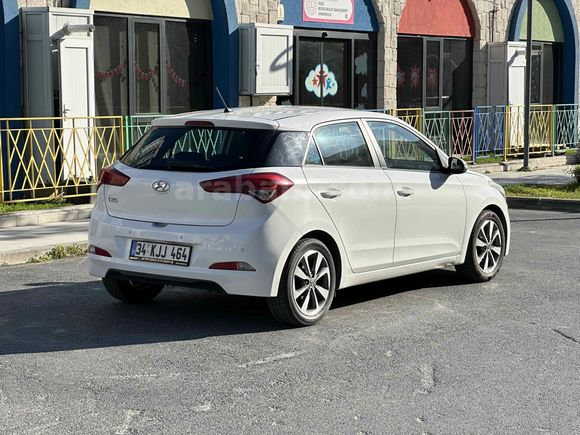 Sahibinden Hyundai i20 1.2 MPI Style 2015 
Model 