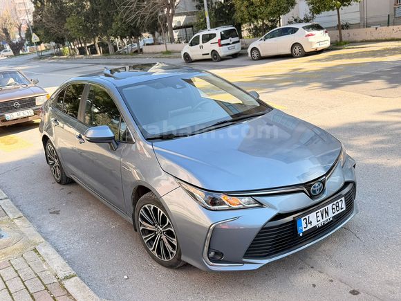 Sahibinden Toyota Corolla 1.8 Hybrid Flame X-Pack 2021 Model İzmir