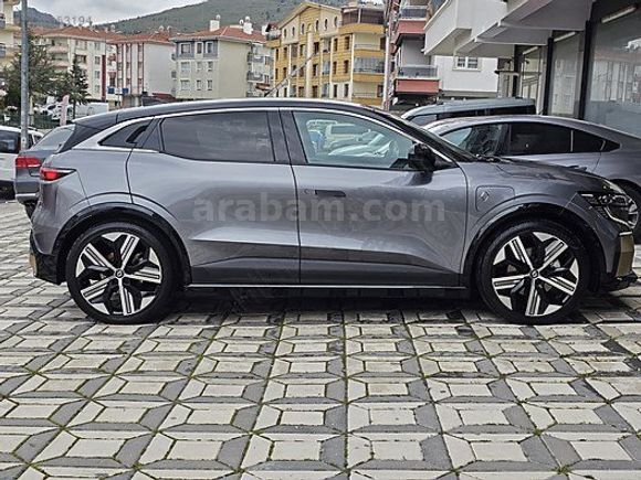 2025/4. AY ÇIKIŞLI RENAULT MEGANE E-TECH ICONIC HATASIZ