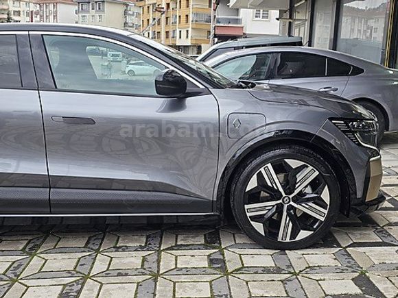2025/4. AY ÇIKIŞLI RENAULT MEGANE E-TECH ICONIC HATASIZ