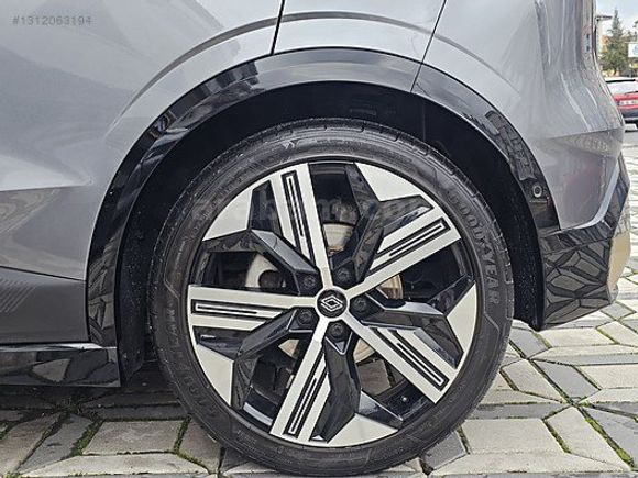 2025/4. AY ÇIKIŞLI RENAULT MEGANE E-TECH ICONIC HATASIZ