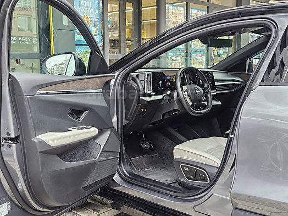 2025/4. AY ÇIKIŞLI RENAULT MEGANE E-TECH ICONIC HATASIZ