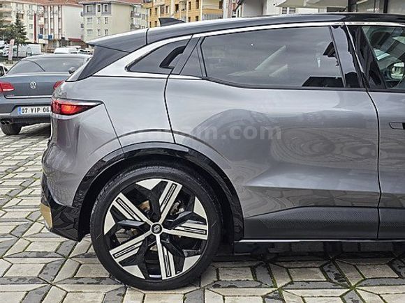 2025/4. AY ÇIKIŞLI RENAULT MEGANE E-TECH ICONIC HATASIZ