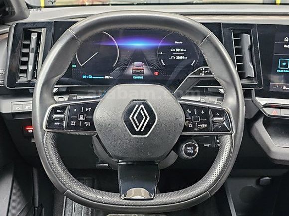 2025/4. AY ÇIKIŞLI RENAULT MEGANE E-TECH ICONIC HATASIZ