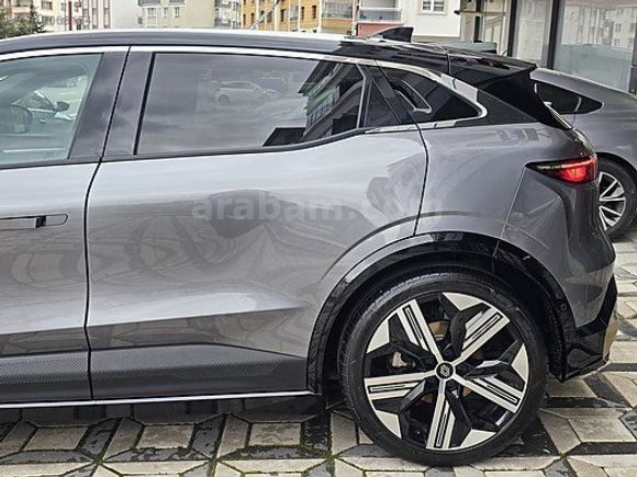2025/4. AY ÇIKIŞLI RENAULT MEGANE E-TECH ICONIC HATASIZ