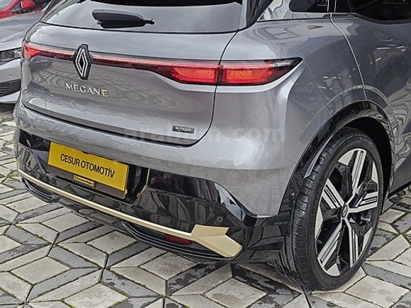 2025/4. AY ÇIKIŞLI RENAULT MEGANE E-TECH ICONIC HATASIZ