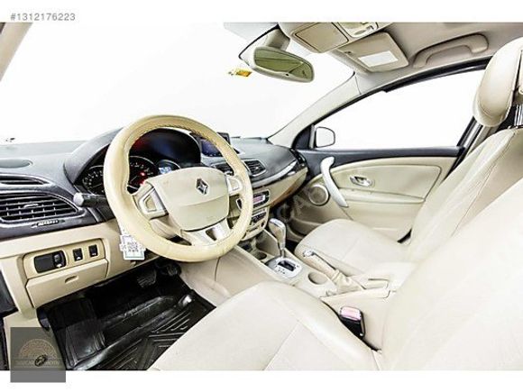 SÖZCAR 'DAN OTOMATİK SUNROOFLU MEGANE 3