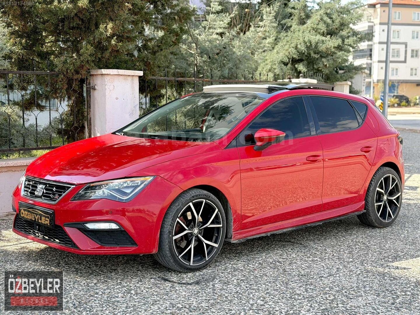 ÖZBEYLER MOTORS'DAN *ACİL* LEON FR 1.5 ECOTSİ DÜŞÜK KM 3