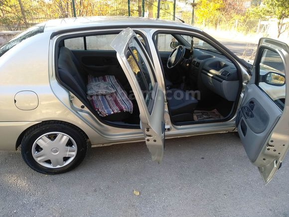 Memurdan temiz kullanılmış Symbol 1.5 dCi Orjinal 98.000 km 
