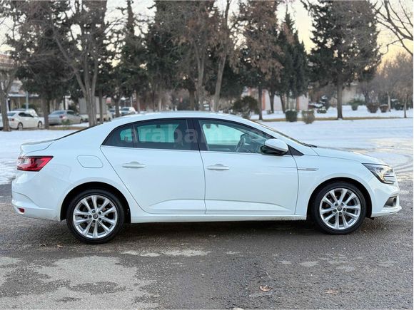 Sahibinden Renault Megane 1.5 dCi Icon 2020 Model  218.000 km Beyaz(Sedef) sadece bagac değişen geri kalan hatasız boyasız 