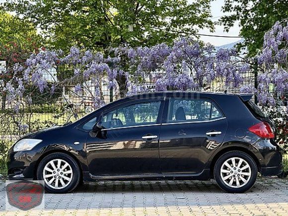 - AURIS 1.4D-4D COMFORT -