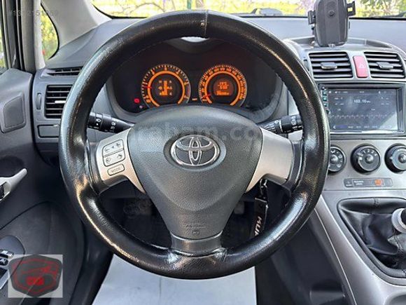 - AURIS 1.4D-4D COMFORT -