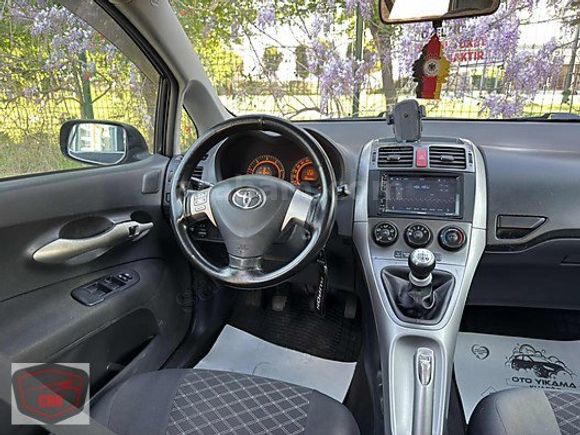 - AURIS 1.4D-4D COMFORT -
