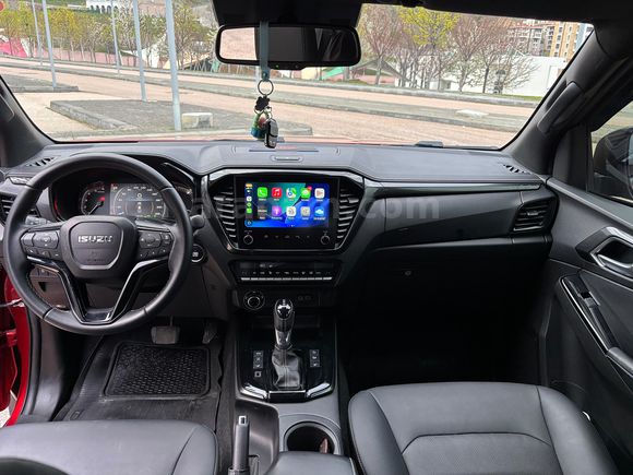 Sahibinden Isuzu D-Max 1.9 D 4x4 V-Cross 2025 Model 