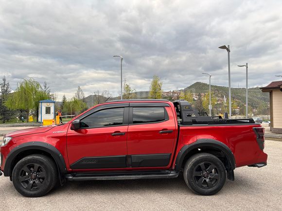Sahibinden Isuzu D-Max 1.9 D 4x4 V-Cross 2025 Model 