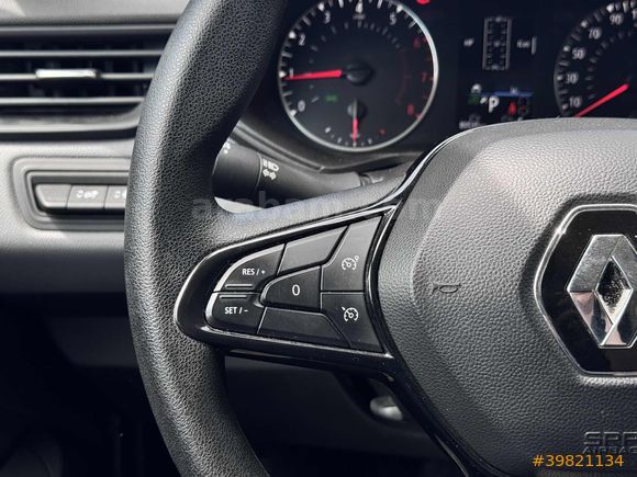 2022 RENAULT CLİO 1.0 TCE 79.000 KM SERVİS BAKIMLI TABLET EKRAN