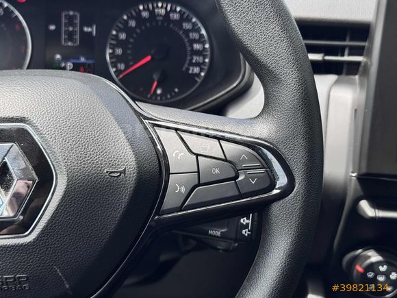 2022 RENAULT CLİO 1.0 TCE 79.000 KM SERVİS BAKIMLI TABLET EKRAN