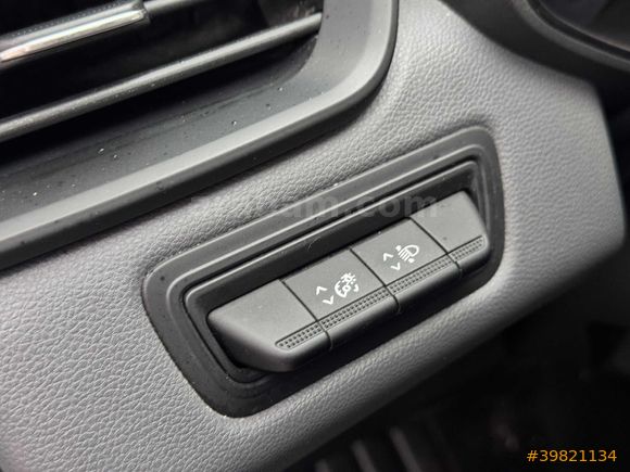 2022 RENAULT CLİO 1.0 TCE 79.000 KM SERVİS BAKIMLI TABLET EKRAN
