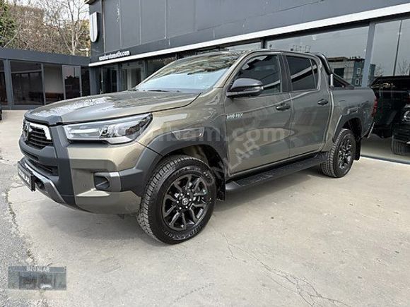 2025 HILUX 2.4D-4D INVINCIBLE 4X4