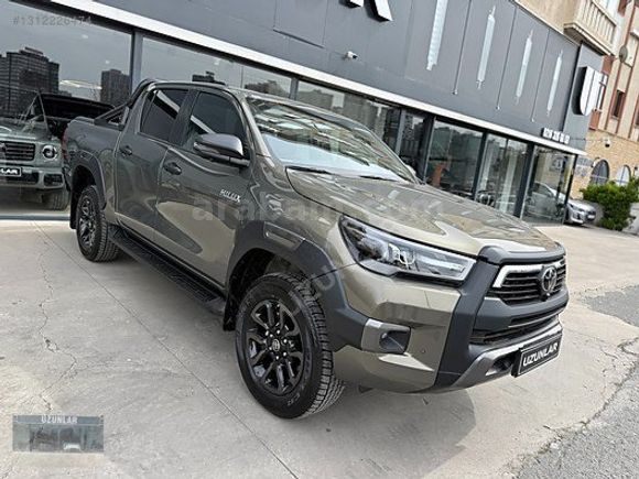 2025 HILUX 2.4D-4D INVINCIBLE 4X4