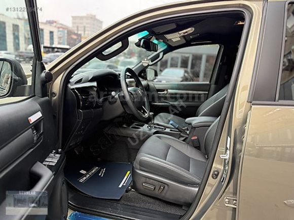 2025 HILUX 2.4D-4D INVINCIBLE 4X4
